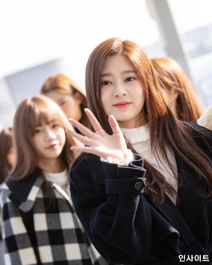 아이즈원 김민주가 13일 오전 '2018 MAMA (마마) Mnet Asian Music Awards FANS’ CHOICE in HONGKONG'에 참석 차 인천국제공항 제2여객터미널을 통해 출국 하고 있다. / 사진=고대현 기자 daehyun@