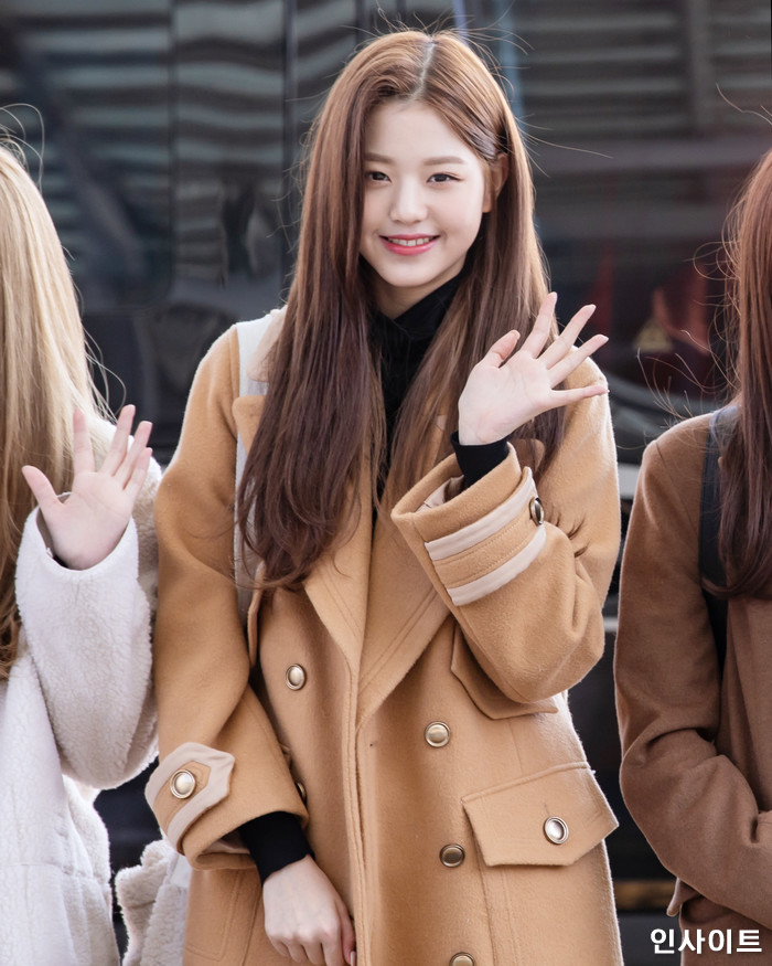 아이즈원 장원영이 13일 오전 '2018 MAMA (마마) Mnet Asian Music Awards FANS’ CHOICE in HONGKONG'에 참석 차 인천국제공항 제2여객터미널을 통해 출국 하고 있다. / 사진=고대현 기자 daehyun@