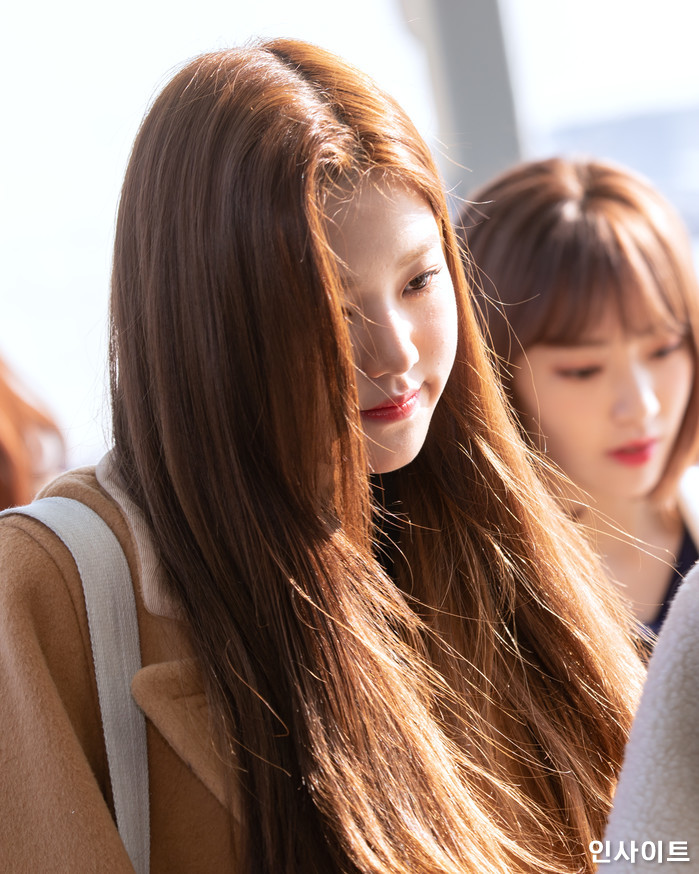 아이즈원 장원영이 13일 오전 '2018 MAMA (마마) Mnet Asian Music Awards FANS’ CHOICE in HONGKONG'에 참석 차 인천국제공항 제2여객터미널을 통해 출국 하고 있다. / 사진=고대현 기자 daehyun@