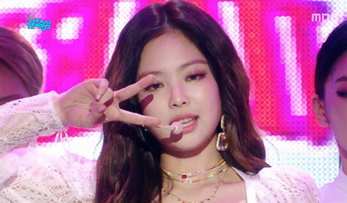 ‘절친’ 제니와 안무 바꿔추게 된 ‘비하인드 스토리’ 깜짝 발표(?)한 아이린