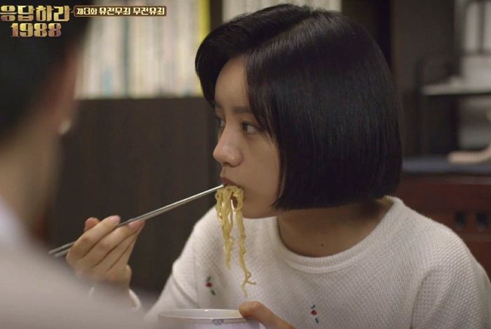 “분식집서 저랑 제 동생이 먹은 라면 대신 계산하고 가신 아주머니를 찾습니다”