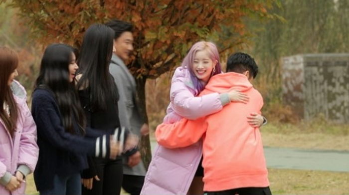 트와이스 다현과 포옹하고 제대로 감격해 만세한 ‘원스’ 김하온