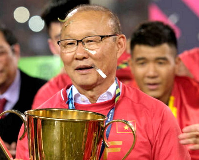 부임한지 ‘1년 3개월’만에 베트남 축구 ‘기록’ 싹 갈아엎은 박항서 감독