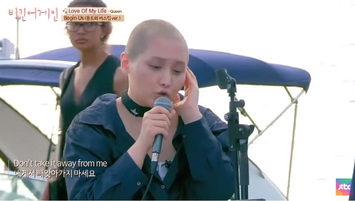 ‘보헤미안 랩소디’ 열풍으로 재조명되는 이소라의 소름 돋는 ‘Love of my life’ 버스킹