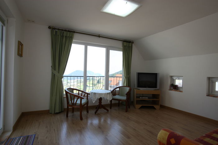 강원도 펜션서 고교생 3명 사망, 부상자 7명 중 2명 위중