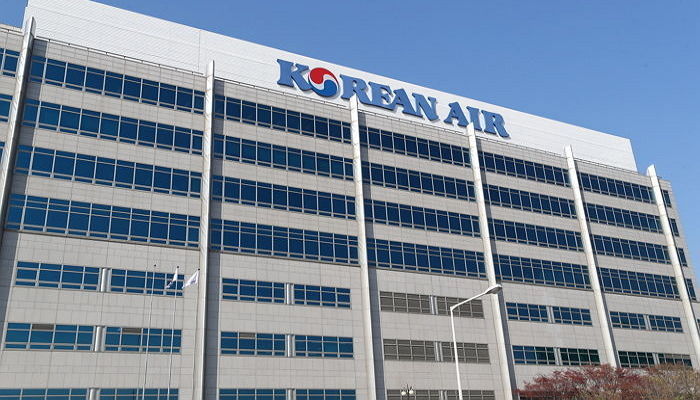 “앞으로 ‘아이돌’ 보려고 비행기 따라 탔다 내리면 위약금 추가로 물린다”