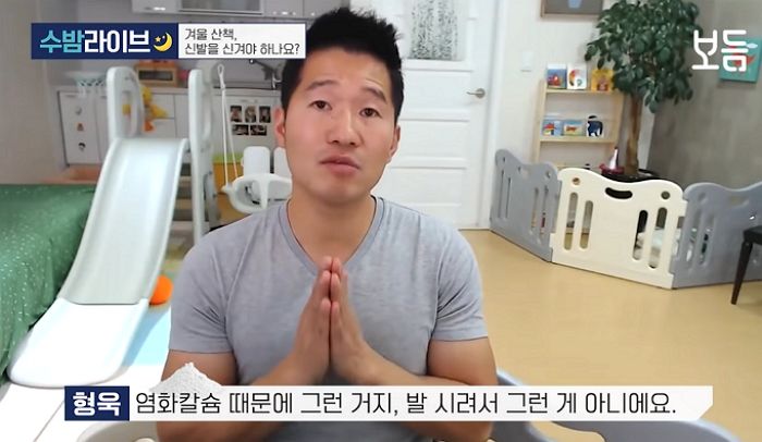 우리 집 ‘댕댕이’가 추운 날 산책할 때 자꾸 다리를 드는 진짜 이유