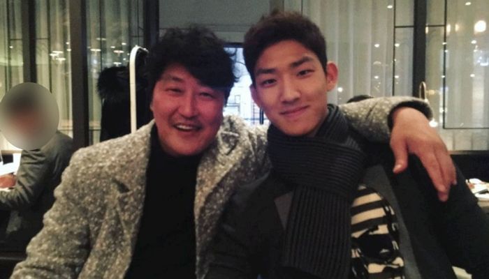 영화 ‘마약왕’ 평점 테러 ‘엑소 팬들 짓’이라 공개 저격한 송강호 아들