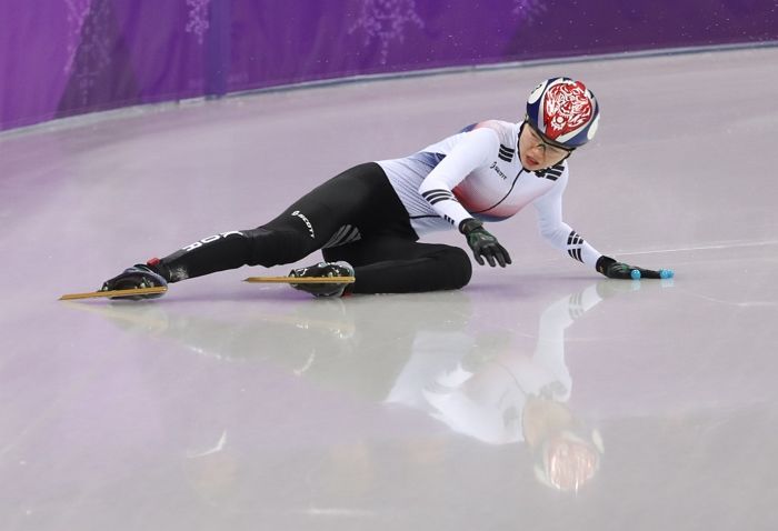 “코치에게 머리 맞아 뇌진탕” 재조명되는 심석희 동계올림픽 1500m 예선탈락 장면