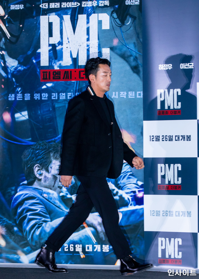 배우 하정우가 19일 오후 서울 용산CGV에서 열린 영화 'PMC - 더 벙커' 언론시사회에 참석해 포즈를 취하고 있다. / 사진=고대현 기자 daehyun@