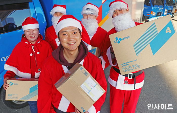 “크리스마스 선물 왔어요” 꿈과 희망까지 배송하는 ‘21세기 산타’ CJ대한통운