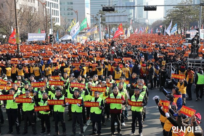 ‘카풀 반대’ 택시 파업일에 맞춰 ‘공짜·할인’ 파격 행사 나선 카풀 업체들