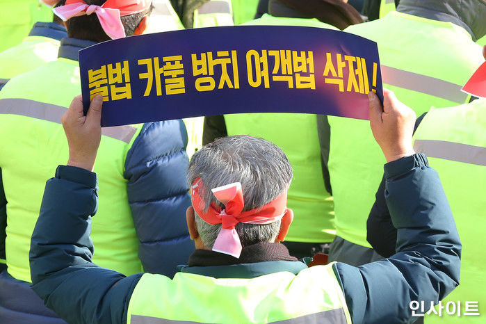 택시 1만대 동원해 한강 다리 막겠다는 ‘카카오 카풀 반대’ 택시 노조