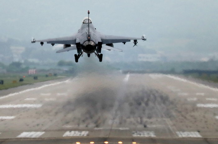 만취 외국인이 쉽게 ‘무단 침입’할 정도로 ‘경계 허술’한 공군 기지