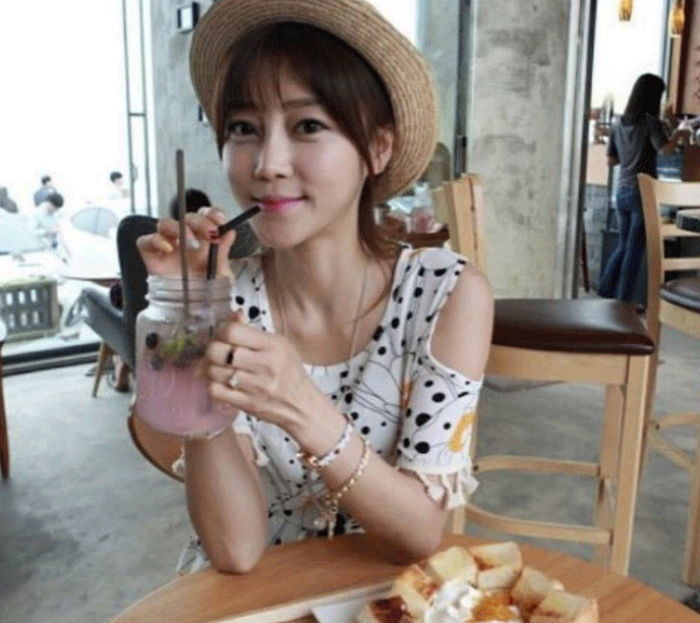 작은 체구로 엄청난 ‘먹방’ 선보여 인기 폭발한 유투버 ‘도로시’의 반전 과거