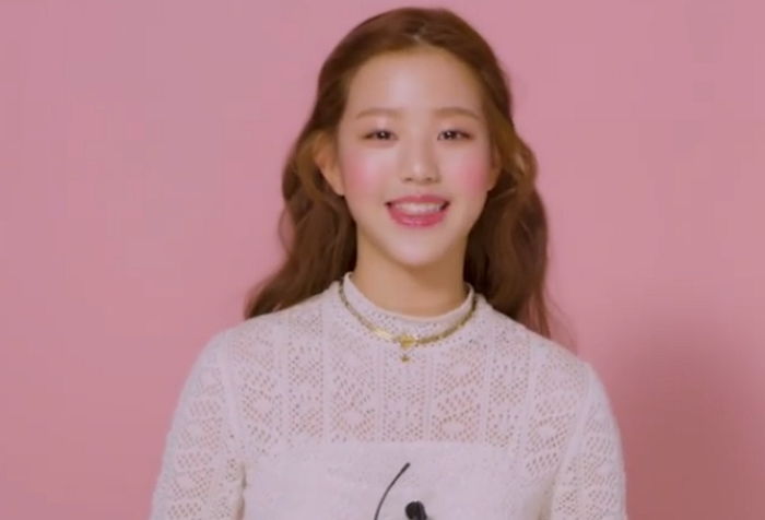 앞머리 넘기자 ‘과즙미’ 톡톡 터지는 ‘복숭아’ 같은 장원영