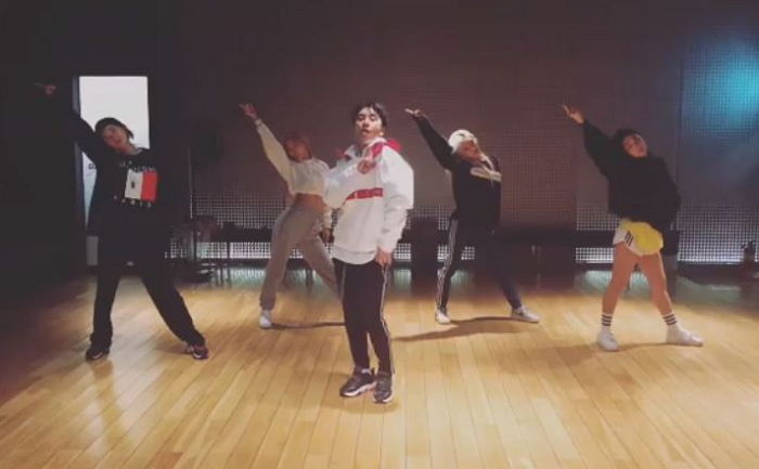 콘서트서 YG후배 제니의 ‘SOLO’ 완벽 재현한 승리