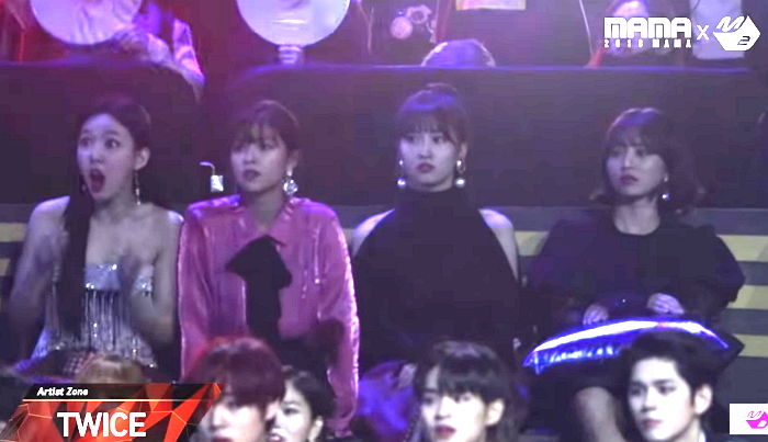 방탄소년단 무대 보는 트와이스의 ‘흥’ 터지는 반응