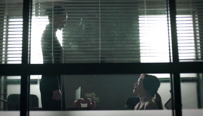 자식 서울대 보내달라고 입시 코디에 무릎 꿇으며 애원한 ‘SKY 캐슬’ 엄마