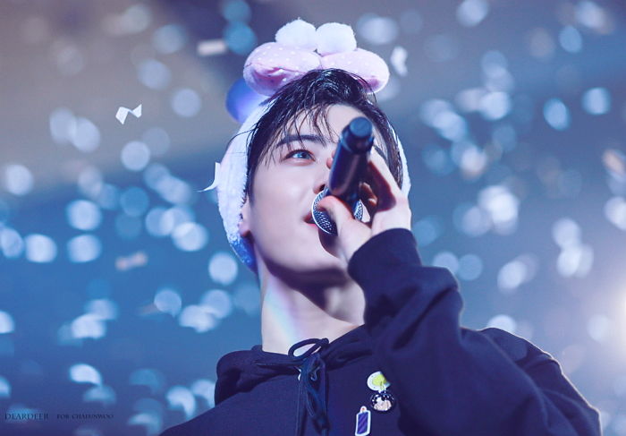 어제자 콘서트서 ‘컬러 렌즈’끼고 ‘뱀파이어미’ 뽐낸 차은우