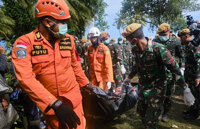 인도네시아서 갑자기 몰아닥친 ‘쓰나미’가 281명의 목숨을 앗아갔다