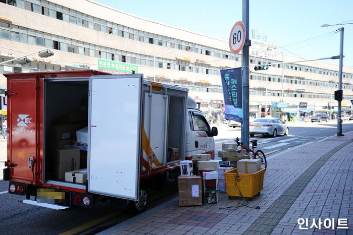 크리스마스 하루 앞두고 우편 배달하다가 숨진 40대 배달원