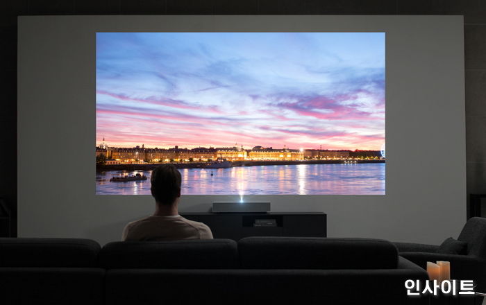 LG전자, CES서 초단초점 4K 프로젝터 ‘LG 시네빔 Laser 4K’ 공개