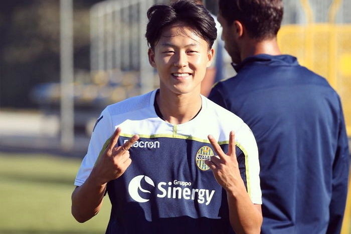 크리스마스 맞아 이탈리아서 영상으로 팬들 위한 ‘사랑의 메시지’ 전한 이승우