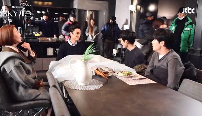 드라마와는 달리 꽁냥대며 ‘꿀케미’ 뽐내는 ‘SKY캐슬’ 쌍둥이네