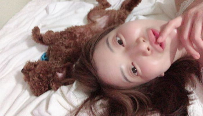 고급스러운 이미지와 다른 특이한 셀카로 신흥 ‘셀고’ 장인에 이름 올린 윤세아