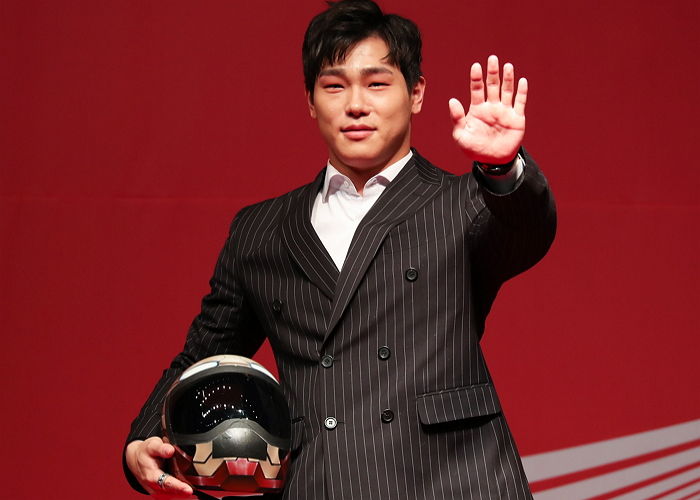 스켈레톤 금메달리스트 ‘아이언맨’ 윤성빈, 학대피해아동 위해 1천만원 기부했다