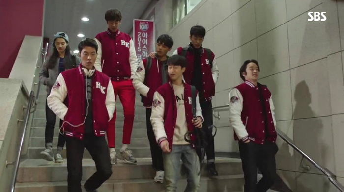 “재학 중인 대학교 롱패딩 입고 고향 내려갔다가 극성맞다고 욕먹었습니다”