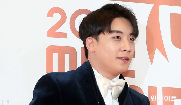 ‘A형 독감’ 논란 일었던 승리가 시상식 직후 업데이트한 인스타그램 스토리