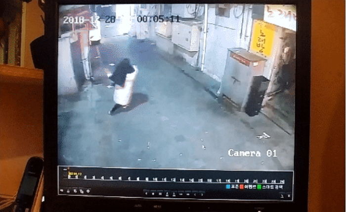 만취한 내 친구 모습 보는 거 같은 2018년 연말 ‘팽이 술 주정’ 영상