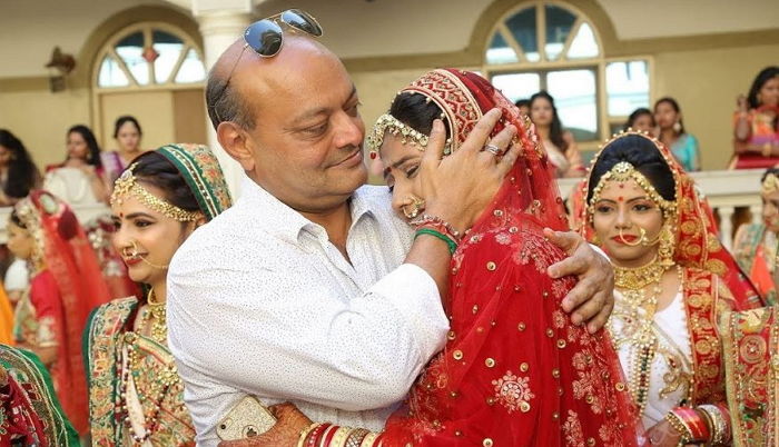 ‘갑부’ 남성이 결혼 적령기 여성 3천명의 ‘가짜 아빠’가 되어준 이유