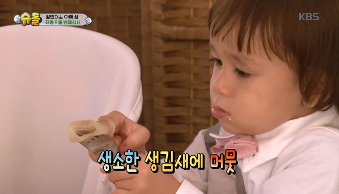 윌리엄이 음식으로 장난치자 ‘엄격’한 표정으로 ‘식사예절 교육’ 하는 샘 해밍턴