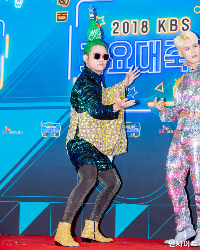 노라조가 28일 오후 서울 여의도 KBS홀에서 열린 '2018 KBS 가요대축제' 시상식에 참석해 레드카펫을 밟고 있다. / 사진=고대현 기자 daehyun@