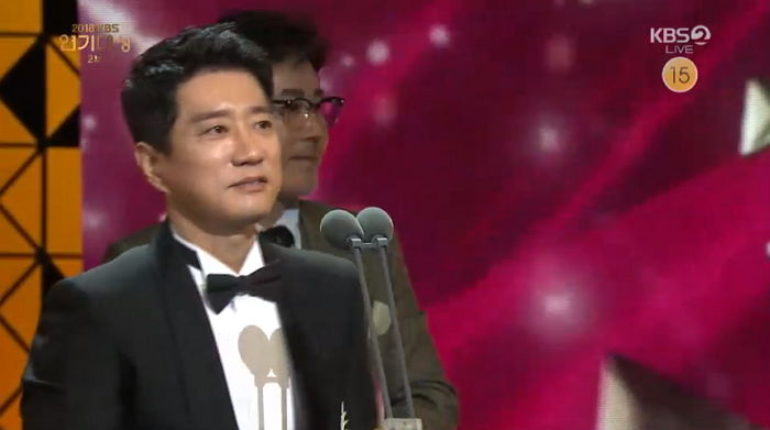 연기 올인해 무려 13년 만에 ‘2018 연기대상’ 다시 수상한 김명민