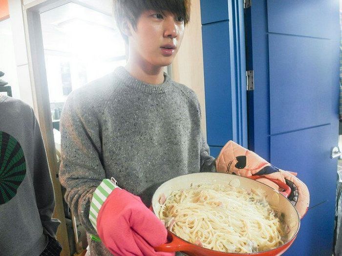 “먹는 양부터 스타일까지”···음식을 대하는 ‘방탄소년단 vs 위너’ 극과 극 자세