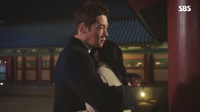 “역시 쉬운 여자야”···다른 남자 품에 안긴 황후 장나라 보고 ‘질투 폭발’한 신성록