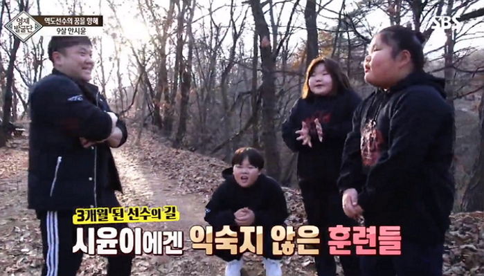 단 ‘3일’ 배운 기술로 역도 대회서 최연소 우승한 ‘꼬마 장미란’