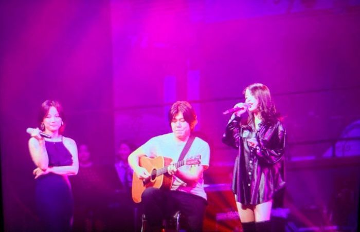 아이유 제주 콘서트에 깜짝 등장한 ‘민박집 회장님’ 이효리