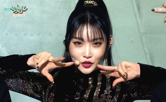 컴백 무대서 ‘포니테일’하고 물오른 ‘섹시 미모’ 뽐낸 청하