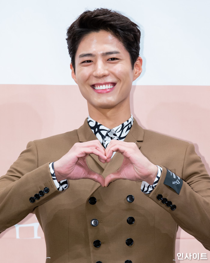 배우 박보검이 21일 오후 서울 임피리얼 팰리스 호텔서 열린 tvN 새 드라마 '남자친구' 제작발표회에 참석해 포즈를 취하고 있다. / 사진=고대현 기자 daehyun@