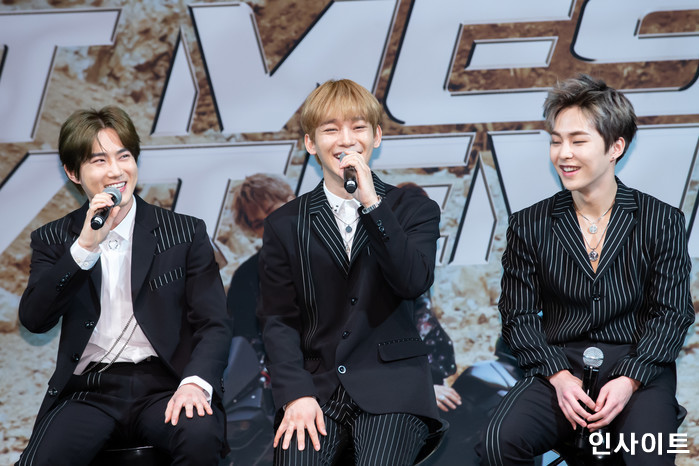 엑소(exo) 수호 첸 시우민이&nbsp;1일 오후 서울 삼성동 코엑스 아티움에서 열린 정규 5집 'DON'T MESS UP MY TEMPO'(돈트 메스 업 마이 템포) 발매 기념 음감회에 참석해 포즈를 취하고 있다. / 사진=고대현 기자 daehyun@