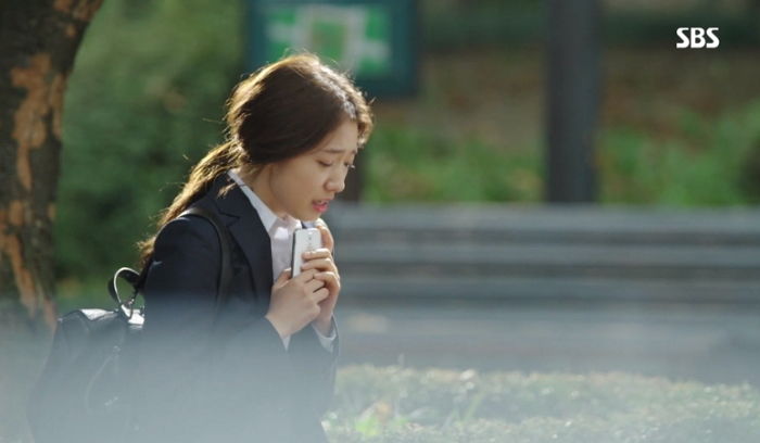 생일에 아빠가 보내준 꽃다발 받은 딸이 눈물 펑펑 쏟은 이유