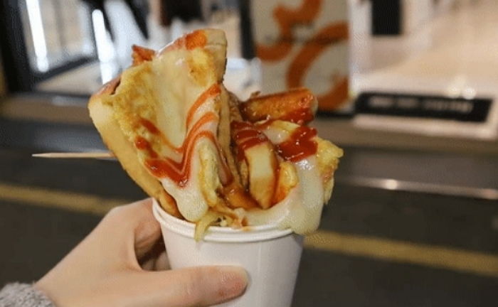 ‘특제 매운 소스+모짜렐라 치즈’ 듬뿍 들어간 부산 남포동 ‘마약 토스트’