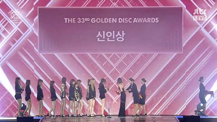 골든디스크 ‘신인상’은 데뷔한 지 ‘3개월’ 된 아이즈원이었다