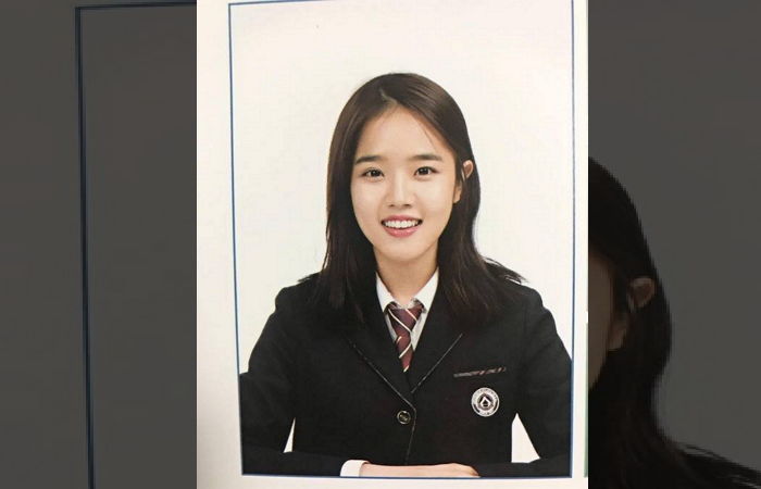 “수수해서 더 예쁘다”…고등학교 졸업식 사진 공개한 ‘스무살’ 김향기