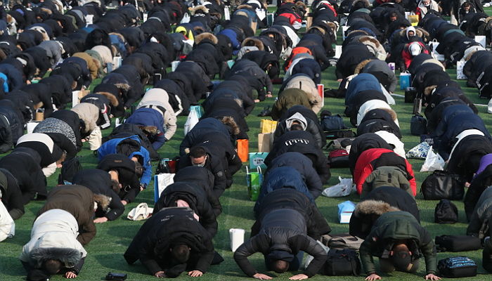 2019년 첫 군대 입소식에서 부모님께 ‘큰절’ 올린 훈련병들